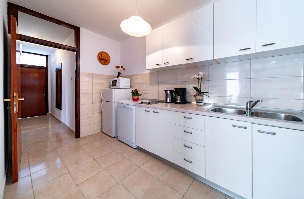 Apartments Lazaric Lopar Luaran gambar